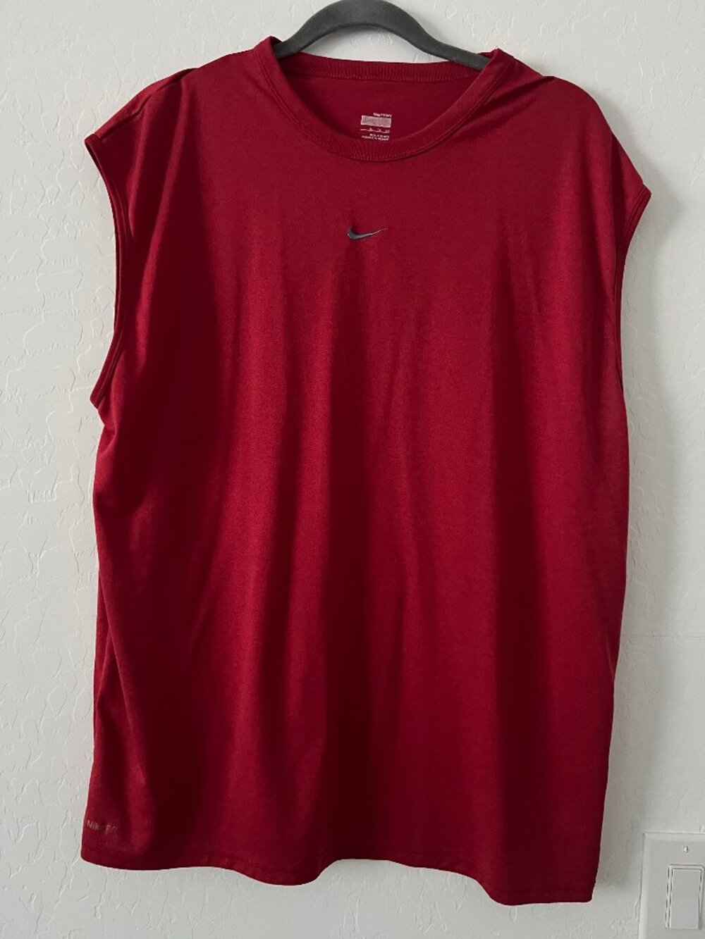 Nike Dri-FIT Sleeveless Shirt Men's XL Red Athletic Gym Workout Tank Swoosh Y2K